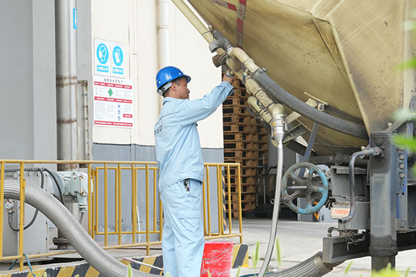 Pengangkutan bahan baku